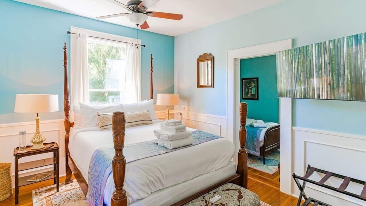 Mount Dora Hotel | The Bamboo Suite - Estate at Mount Dora: Free City Shuttle, Parking, and more!