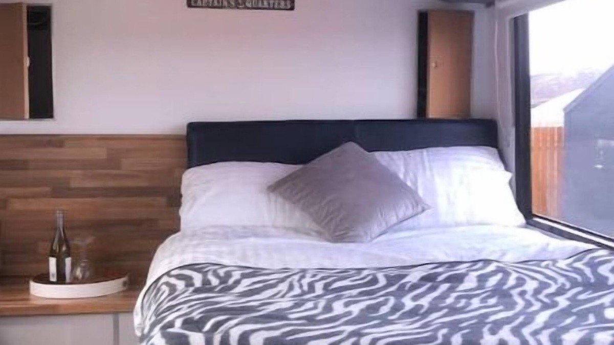 Ballyliffin House | The Barmouth bus