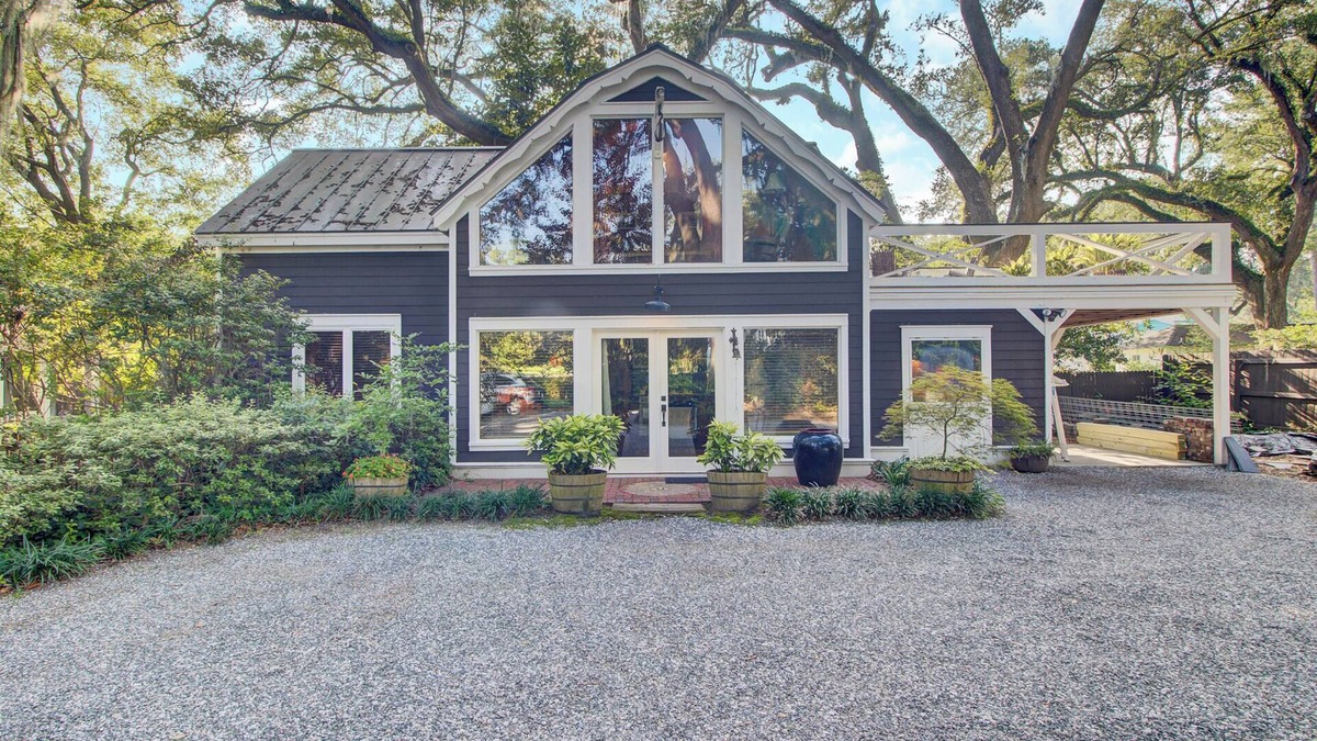 Summerville Historic District House | The Barn at Linwood - Tucked away in old downtown Summerville. A special getaway