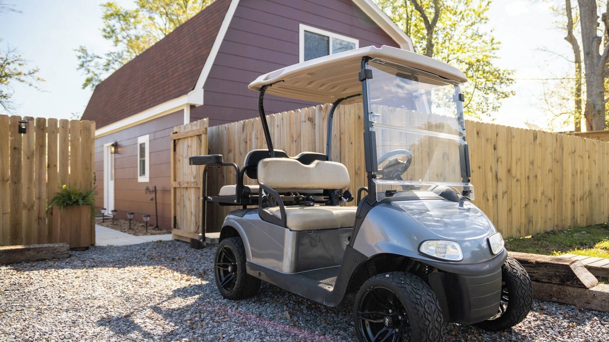 Ocean Springs Cottage | The Barn - close to the beach & downtown Ocean Springs! Includes GOLF CART!