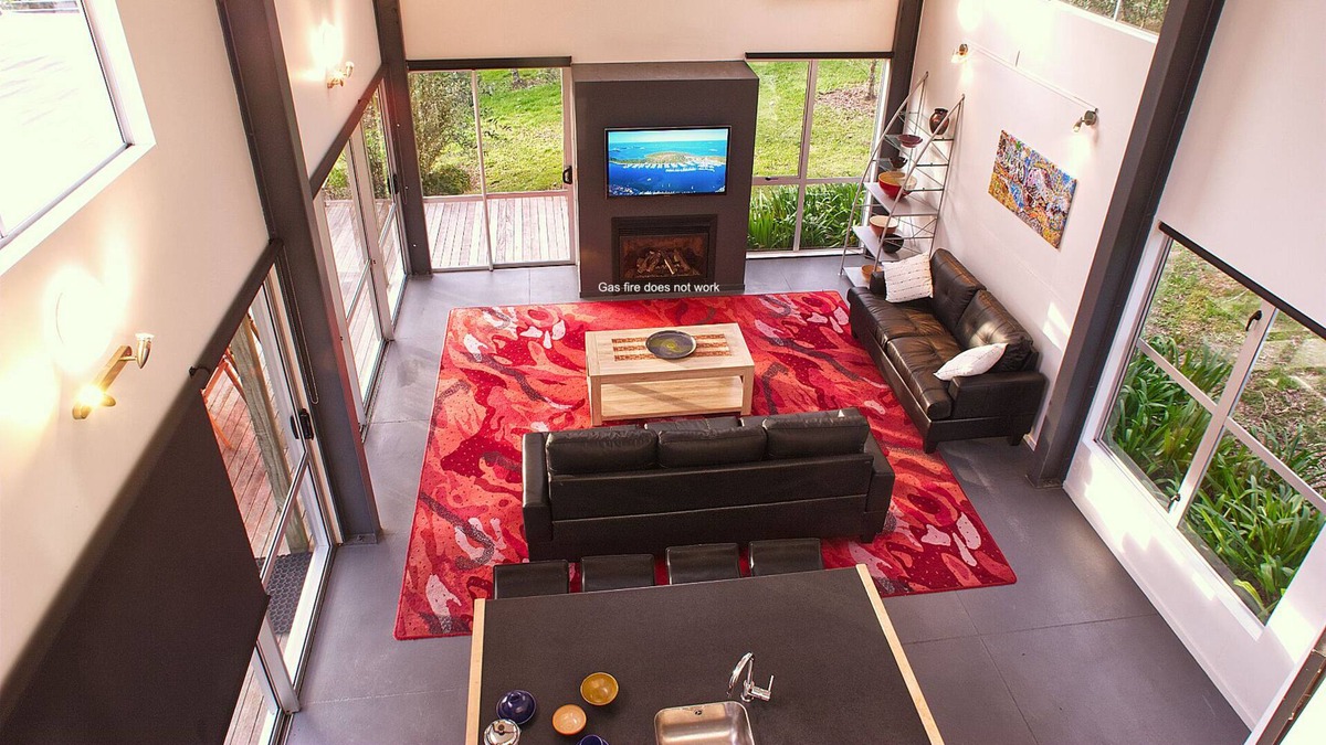 Algies Bay House | The Barn in Algies Bay. Warkworth. 50 minutes from Auckland Harbour bridge.