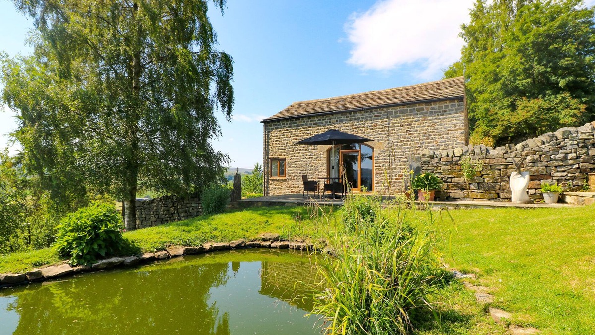 Lofthouse Cottage | THE BARN, luxury holiday cottage, with a garden in Pateley Bridge