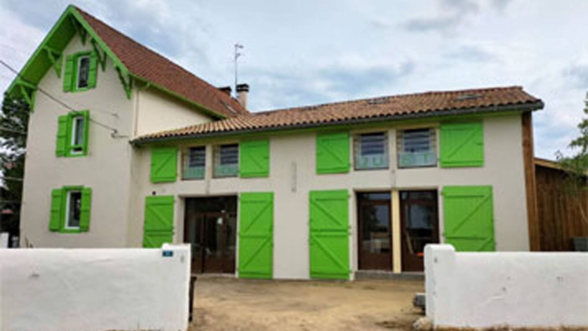 Saubrigues House | The barn of Pintouquet consists of four apartments and a studio.