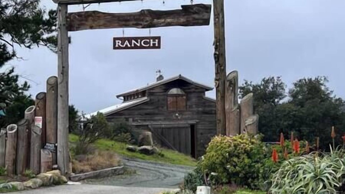 San Luis Obispo Hotel | The Barn at Eagles landing SLO
