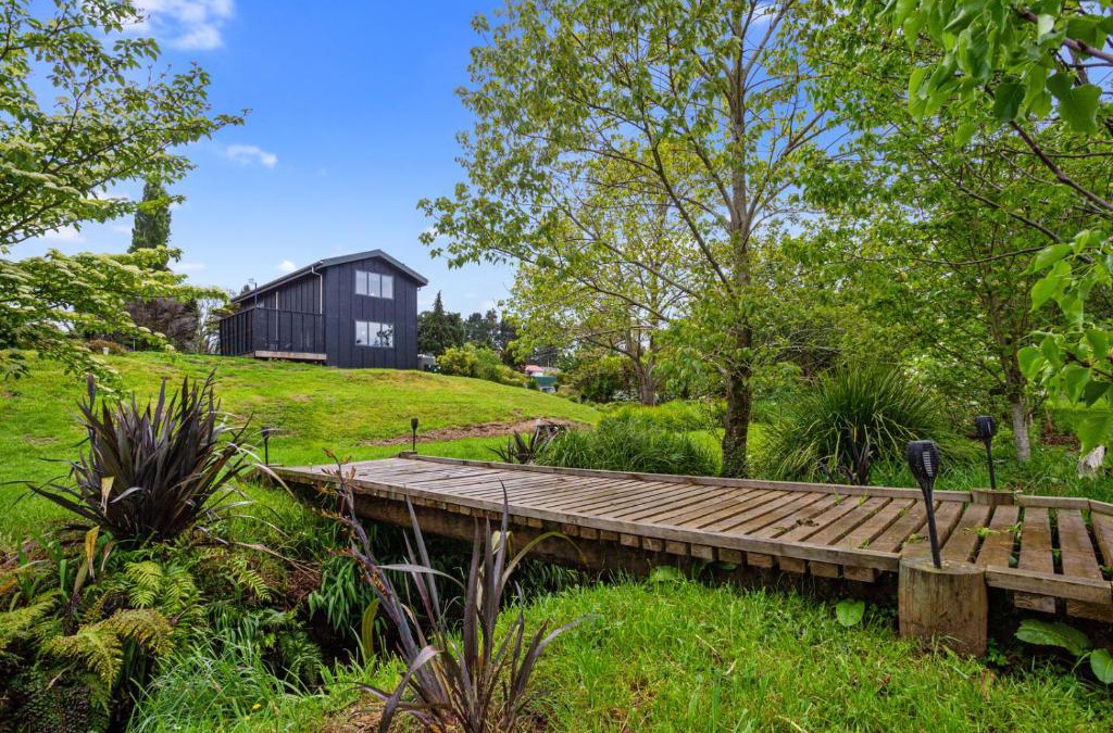 Waihi House | The Barn - Waihi Holiday Home