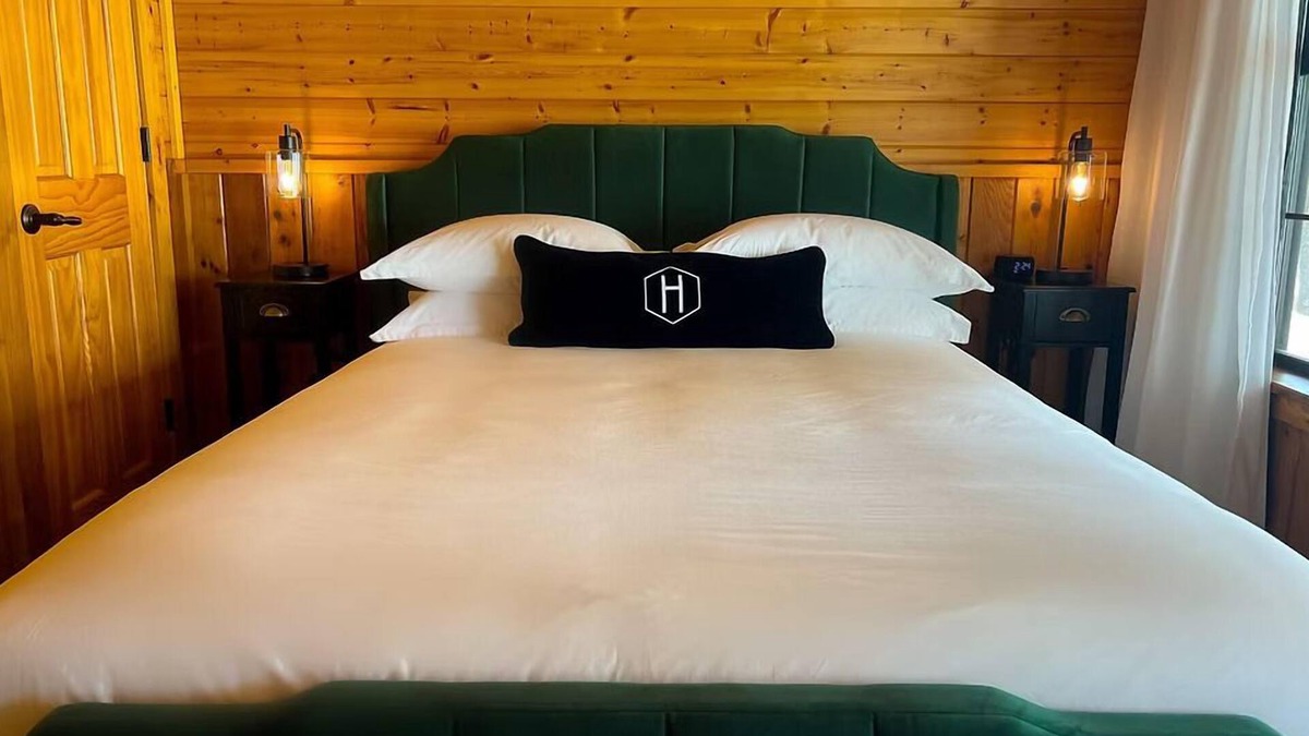 Albany Cabin | The Bass Hall Casita on Hubbard Shores