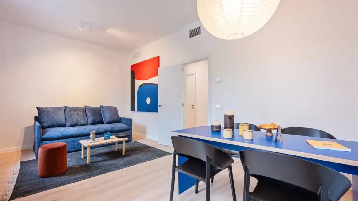 La Nova Esquerra de l'Eixample Apartment | The Bauhaus BCN Building, perfect for large groups!