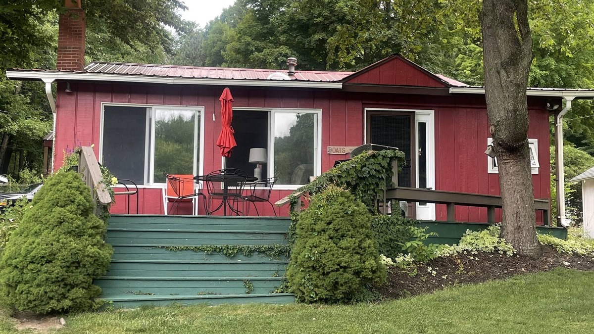 Ludington Cottage | The Bay Cottage has wonderful views of Hamlin lake from its deck 50’ from lake