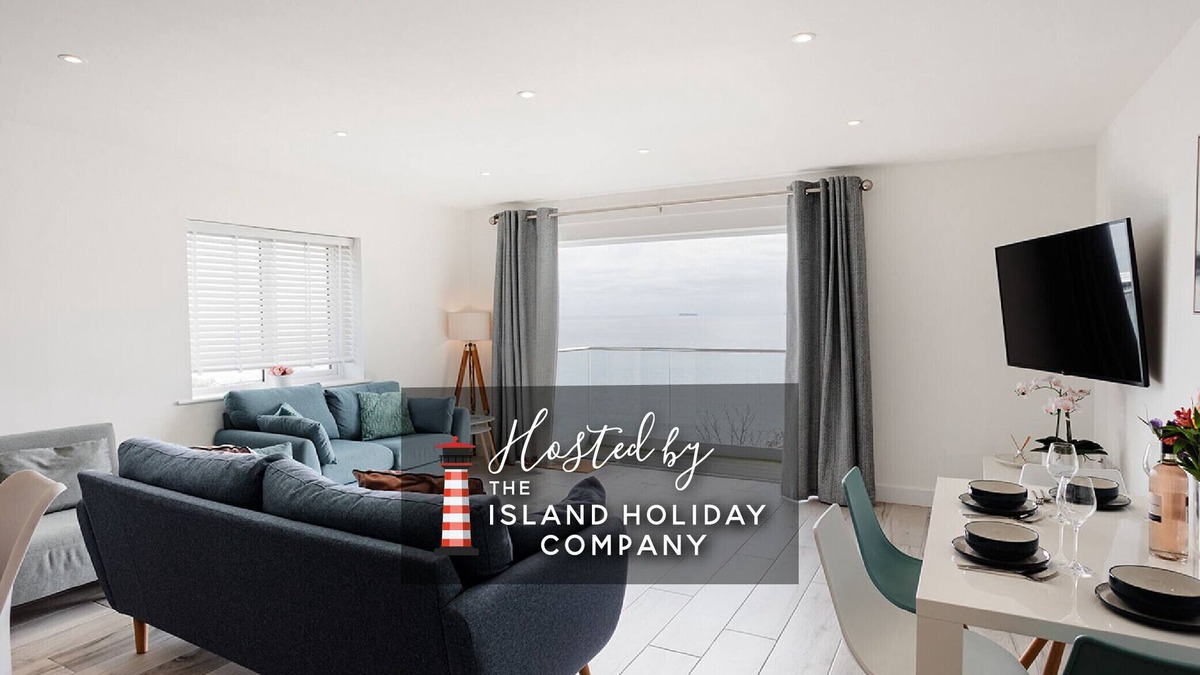 Sandown Apartment | The Bay