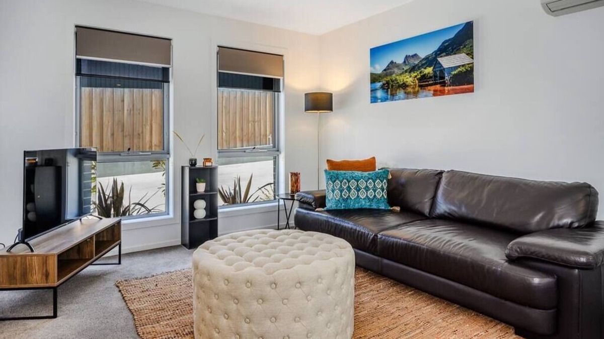 Blackmans Bay House | The Bay Lodge New Modern 2 bedroom 15min to CBD