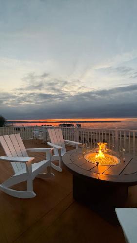 Traverse City Hotel | The Baywatch Resort