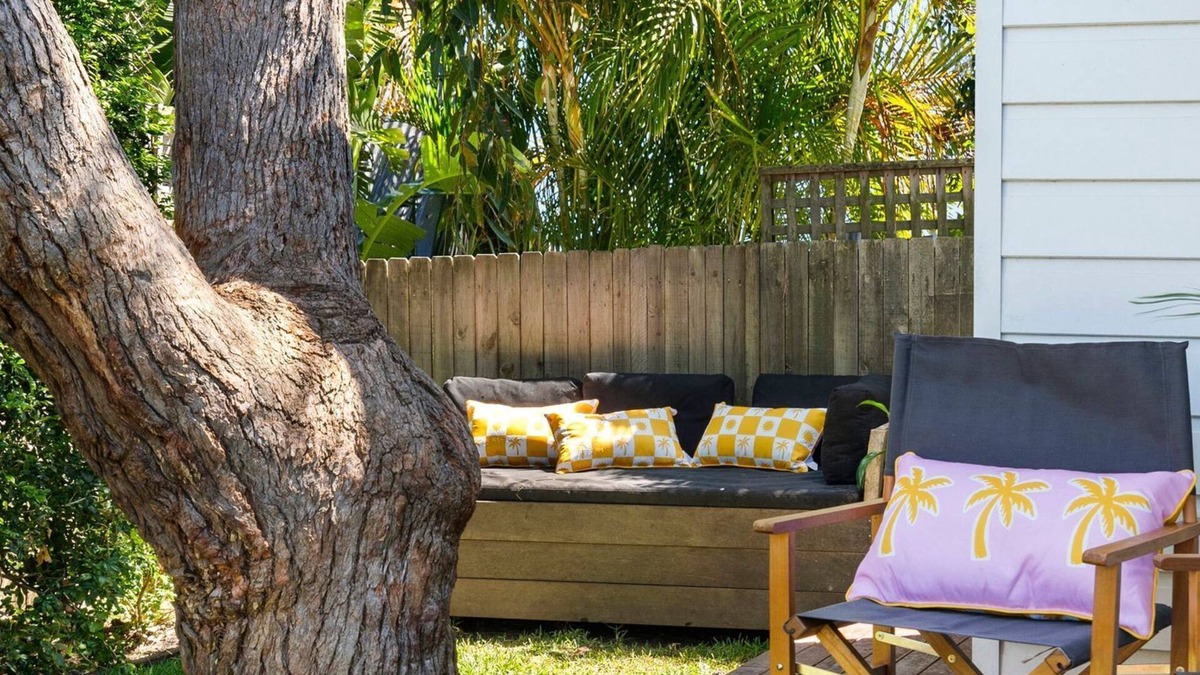 Freshwater Apartment | The Beach Cabin - enchanting holiday studio apartment nestled in Freshwater