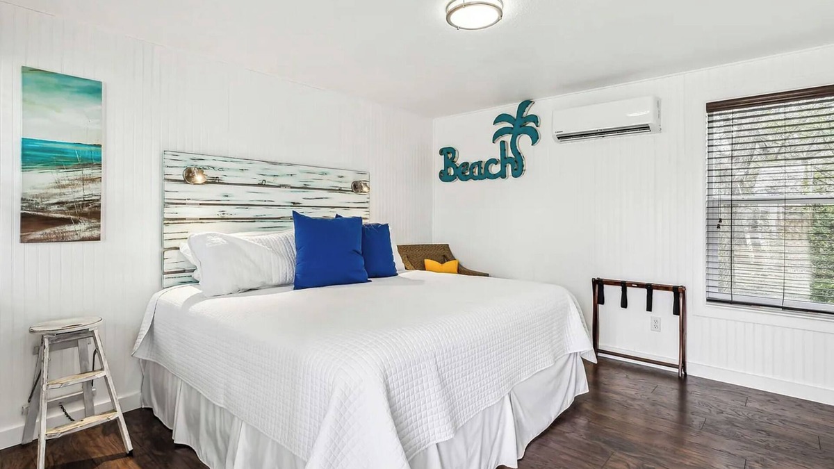 Granbury Cottage | The Beach Cottage at Travis Street Cottages