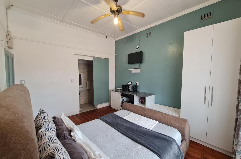 Quigney Beach House | The Beach Hide