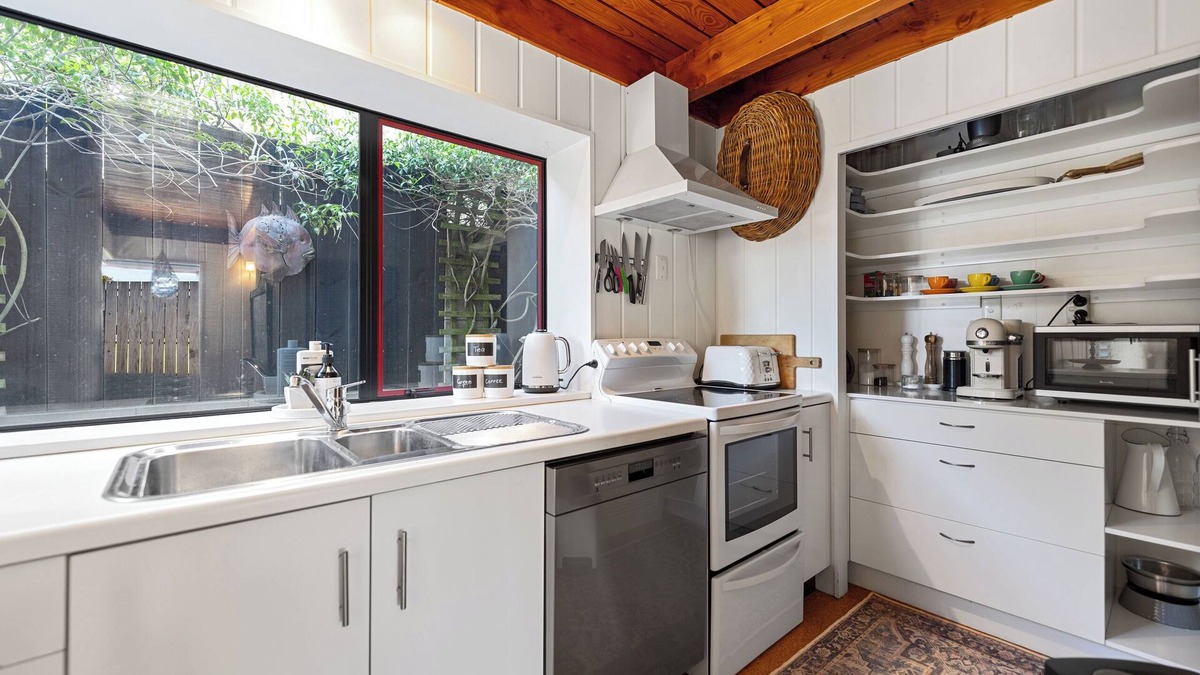 Mount Maunganui House | The Beach House - Mt Maunganui Holiday Home