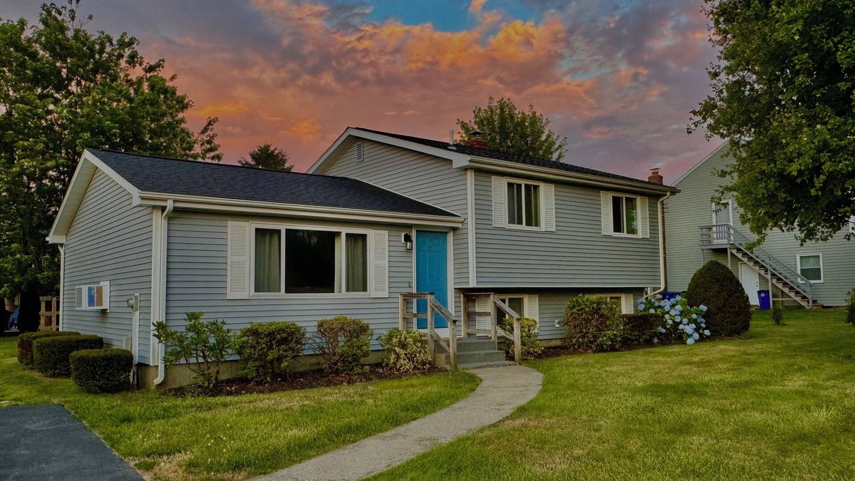 Eastward Look House | The Beach House in Eastward Look, Walk to the Beach!