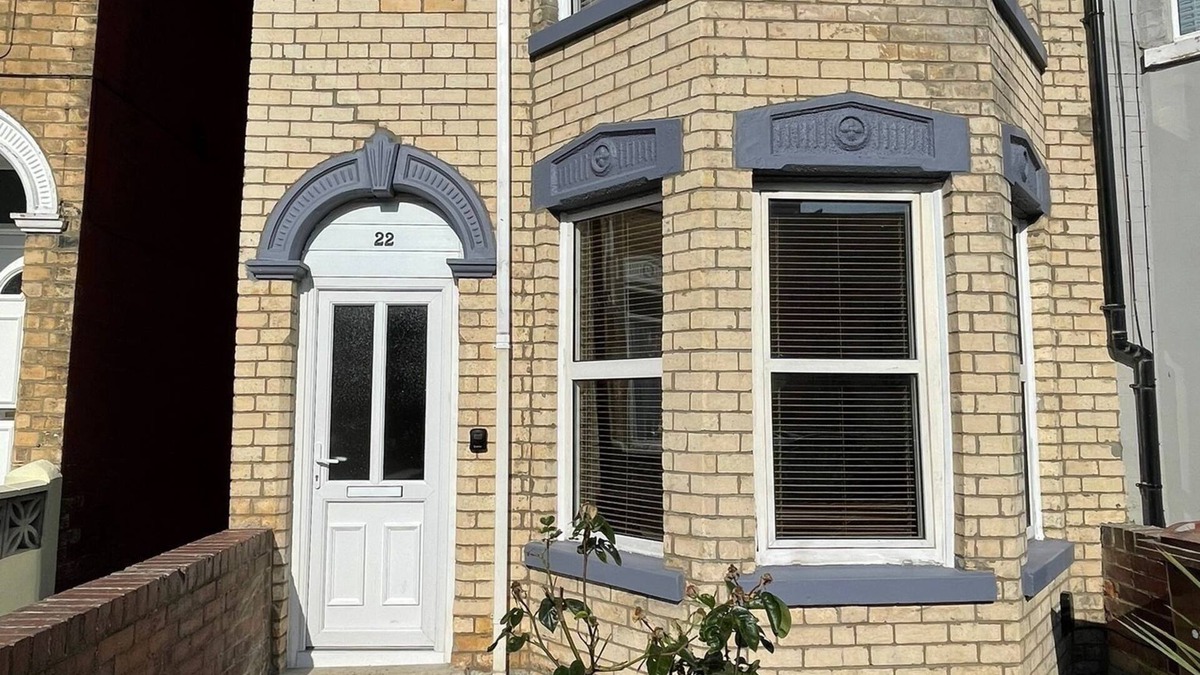 Withernsea House | The Beach House is in the centre of Withernsea, walking distance to the beach.