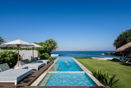 Mushroom Bay Villa | The Beach House Sandy Bay