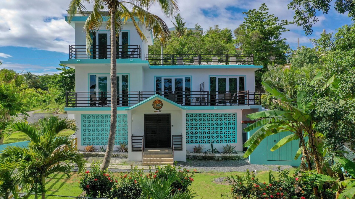 Puntas House | ★ The Beach Pad - Sleeps 20 - Puntas - Steps to Sandy Beach ★