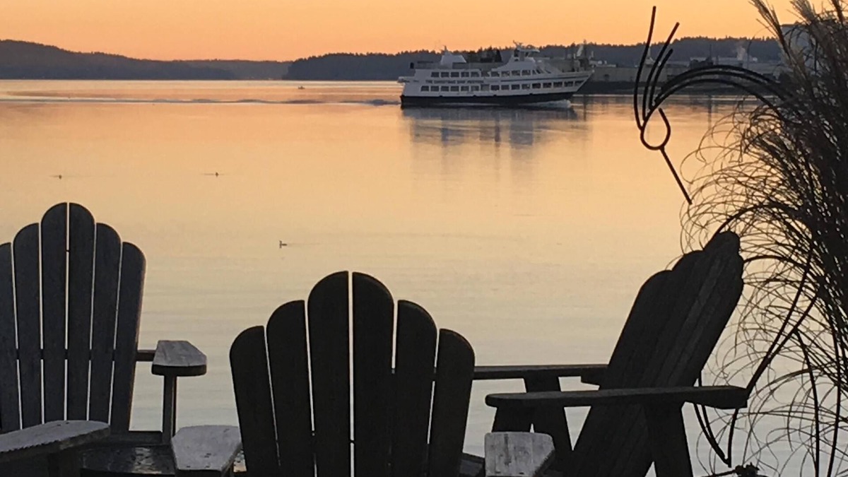 Poulsbo Cottage | the Beach Suite on Lemolo! CLEAN & PRIVATE . getaway & relax.