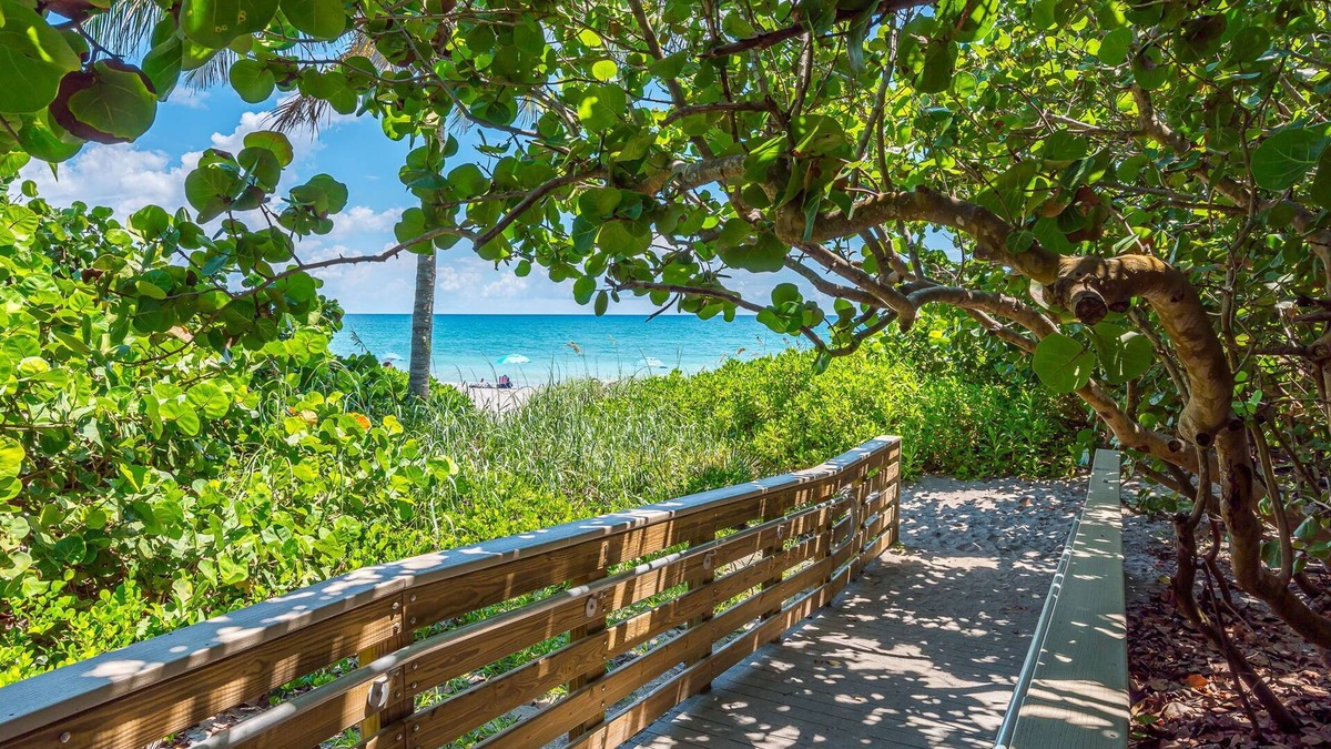 Juno Beach Condo | The Beach Villa in Juno! 3-Steps to the Beach