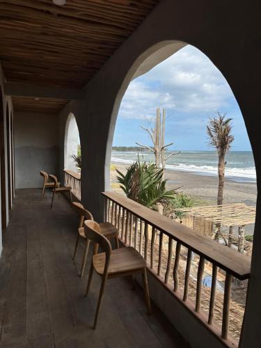Mendoyo Hotel | The Beachbreaks Medewi