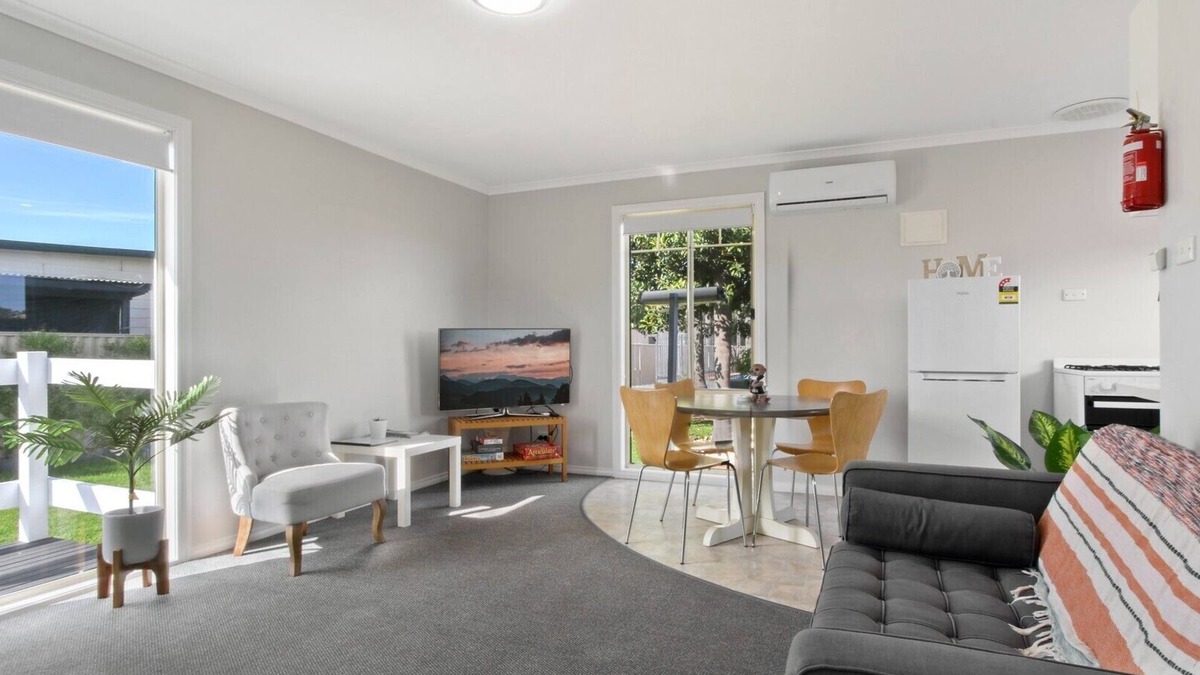 Lakes Entrance Cottage | The Beaches on Lakes Cottage - Lakes Entrance