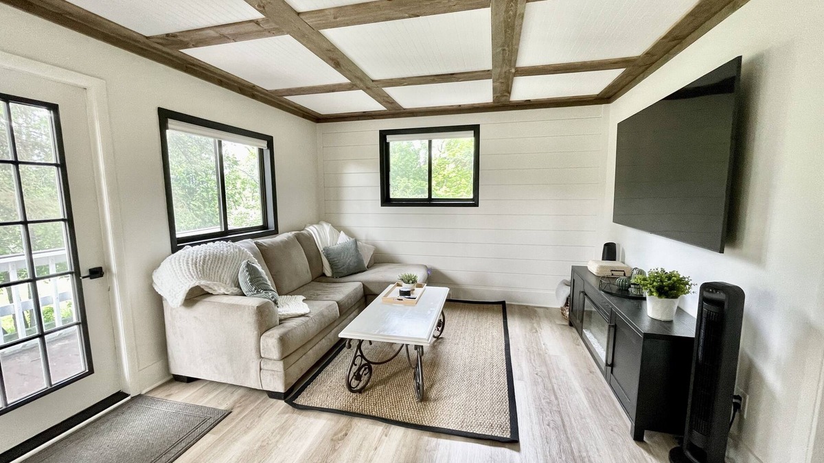 Frankfort House | THE BEAR - Frankfort - NEW! 3 min. to Frankfort