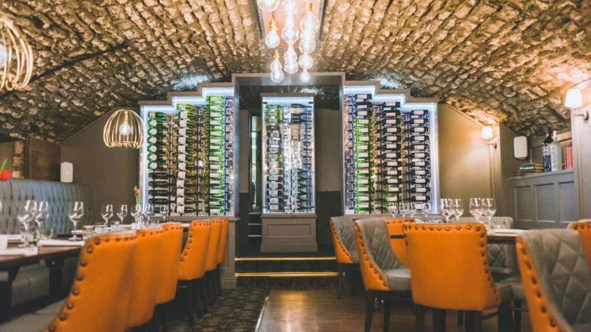 Cowbridge Hotel | The Bear Hotel