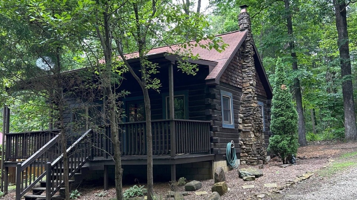 Birdseye Cabin | The Bear's Den at Patoka Lake adjacent to the Hoosier National Forestn