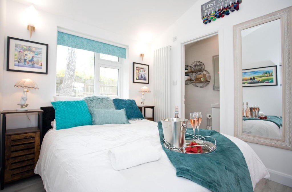 Ringwood House | The Bearded Goat Den - A rural retreat at this modern holiday cottage