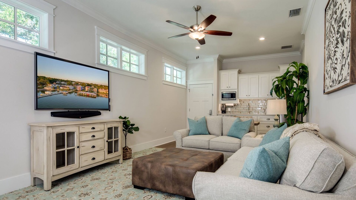 Mount Dora Cottage | The Beauclair * 3 min walk to Downtown Mt. Dora!