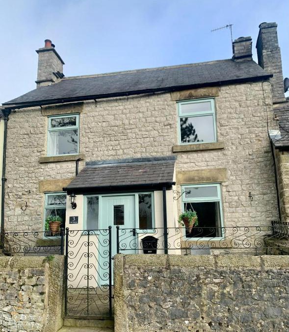 Tideswell House | The Beautiful Bobbin - Premium Cottage with views, local walks, wood burner & pubs