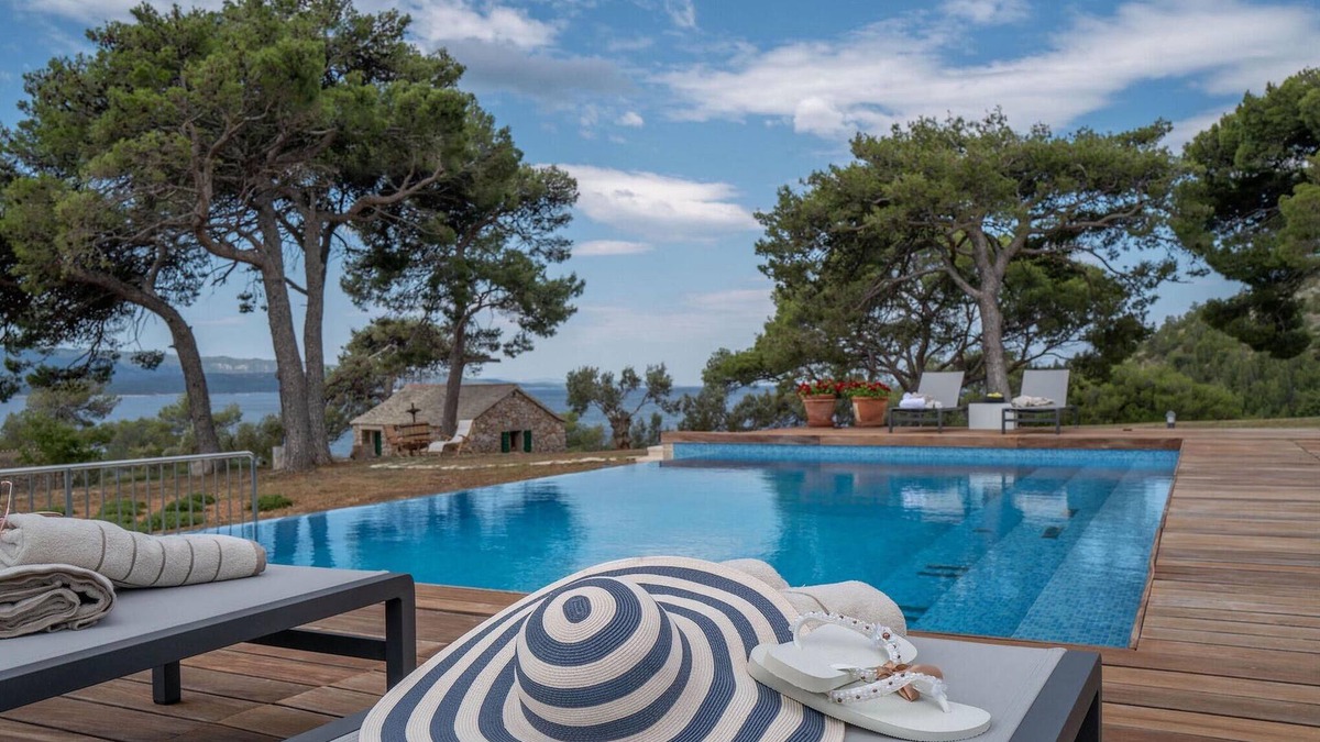 Murvica House | The beautiful luxury villa Paradise Escape, located on the island of Brač in Murvica, represents eve