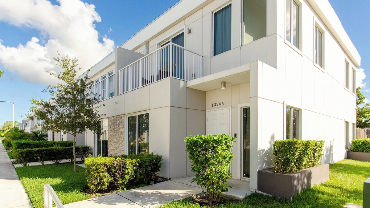 Homestead Condo | The Beautiful Maison La Bicyclette by Zoo Mia Keys