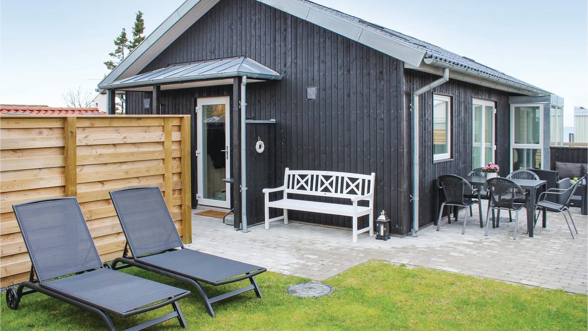 Nordenhuse House | The beautifully furnished cottage is located close to the water, which can be seen from the property