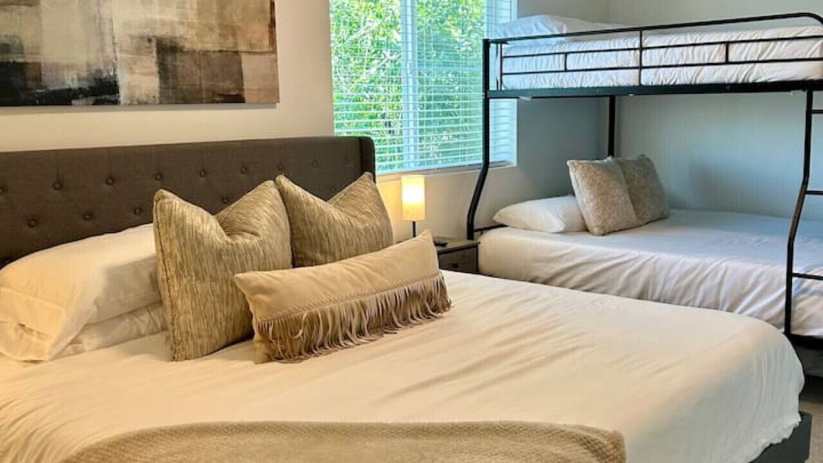 People's Freeway Apartment | The Beehive Getaway in SLC