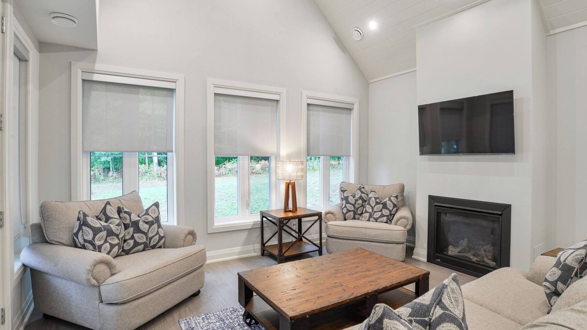 Minett House | The Belle Cottage (#39)