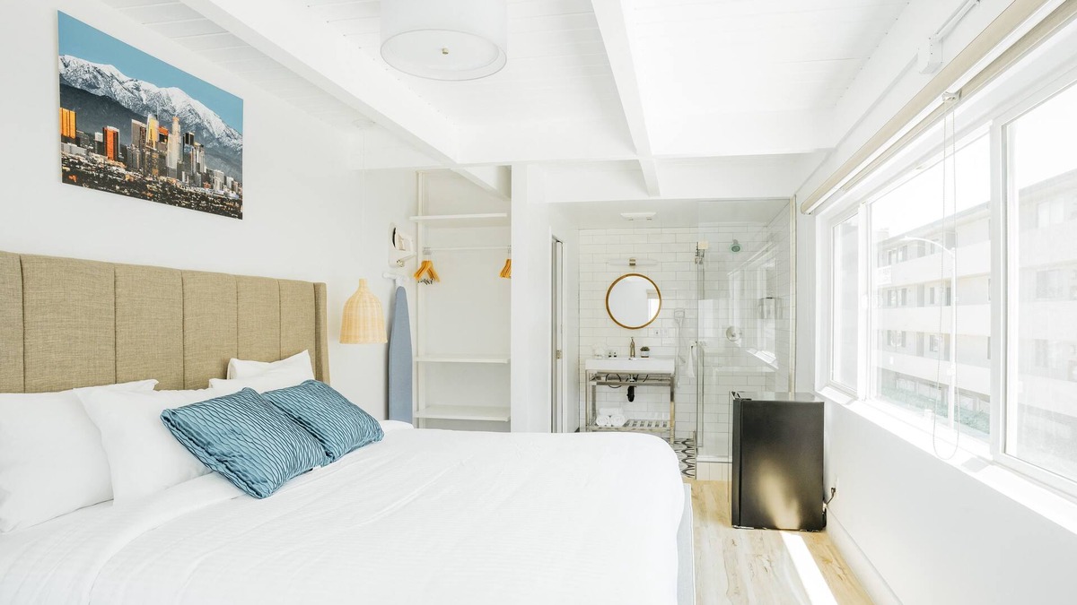 Belmont Shore Hotel | The Belmont Shore Inn