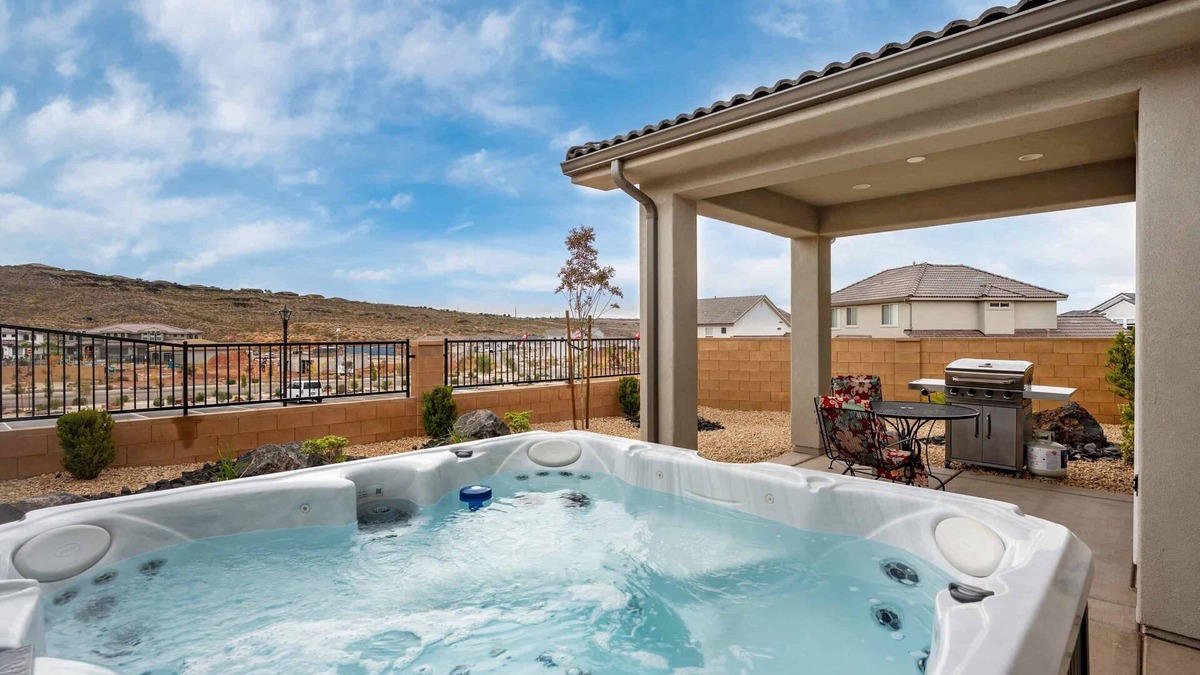 Washington House | The Bend at Paseos: Dog Friendly, Hot Tub, Playstation