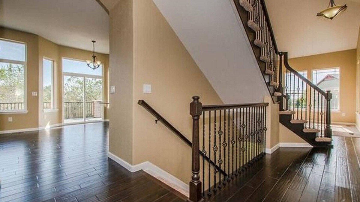 Longmont House | The best of Colorado. Close to Skiing, Hiking, National Parks, Denver, and more