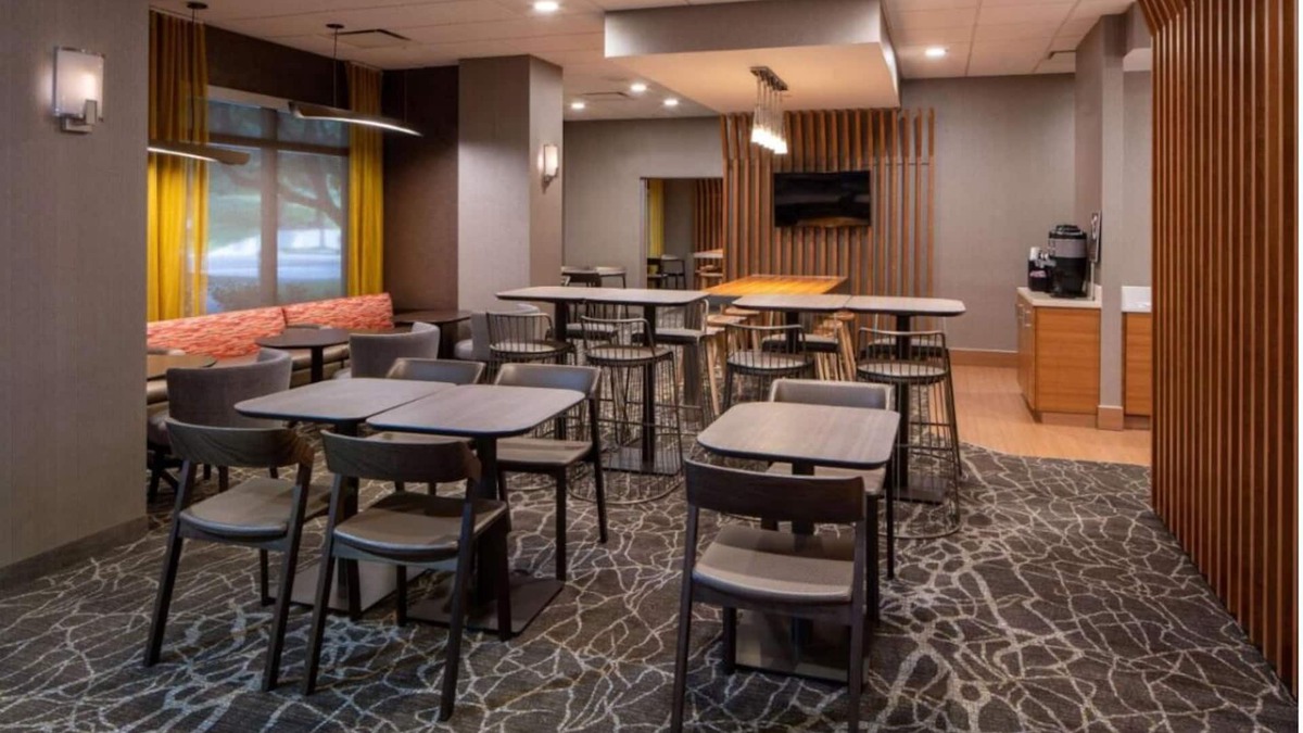 Donelson Resort | The Best of Nashville! Bring Your Pets, Enjoy the Pool, Free Parking!