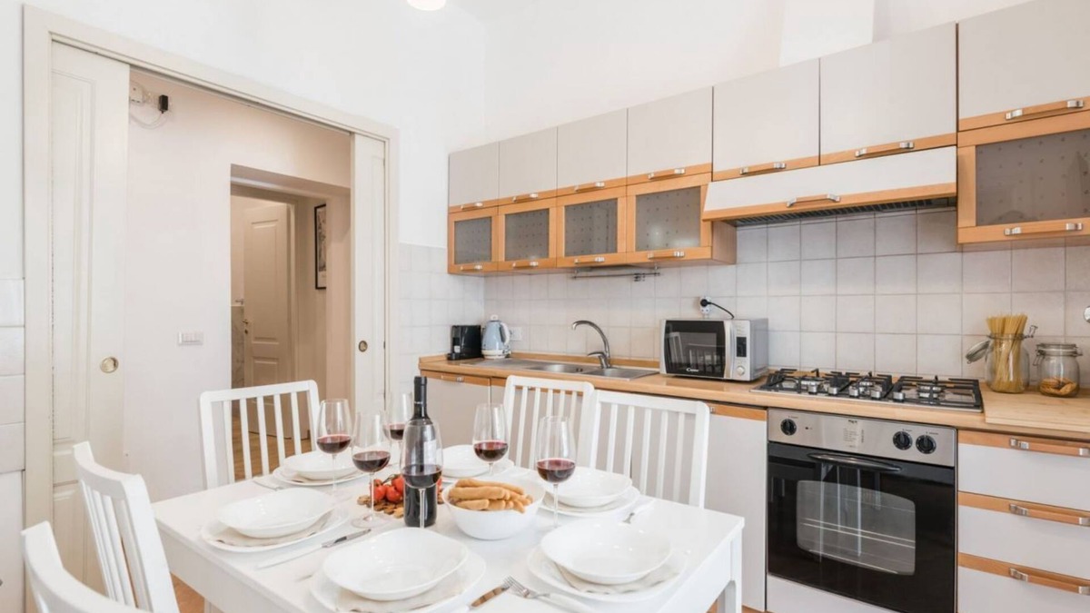 Monti Apartment | The Best Rent - Three-beroom flat near Colosseum