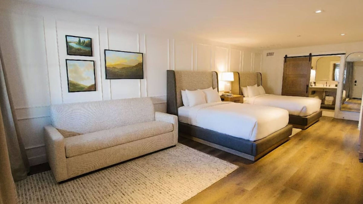Midway Hotel | The Best Retreat w/enchanting outdoors, Resort & Golf access - Onsite Parking!