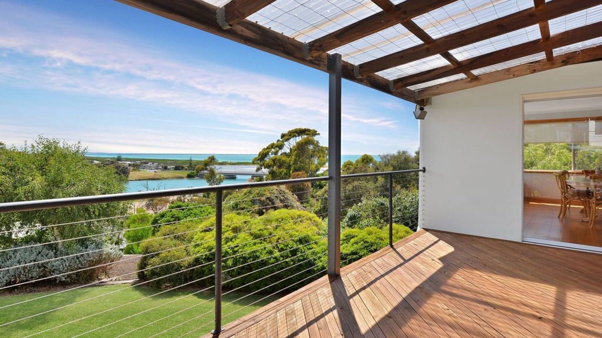 Scamander Apartment | The BEST Scamander Beach House!