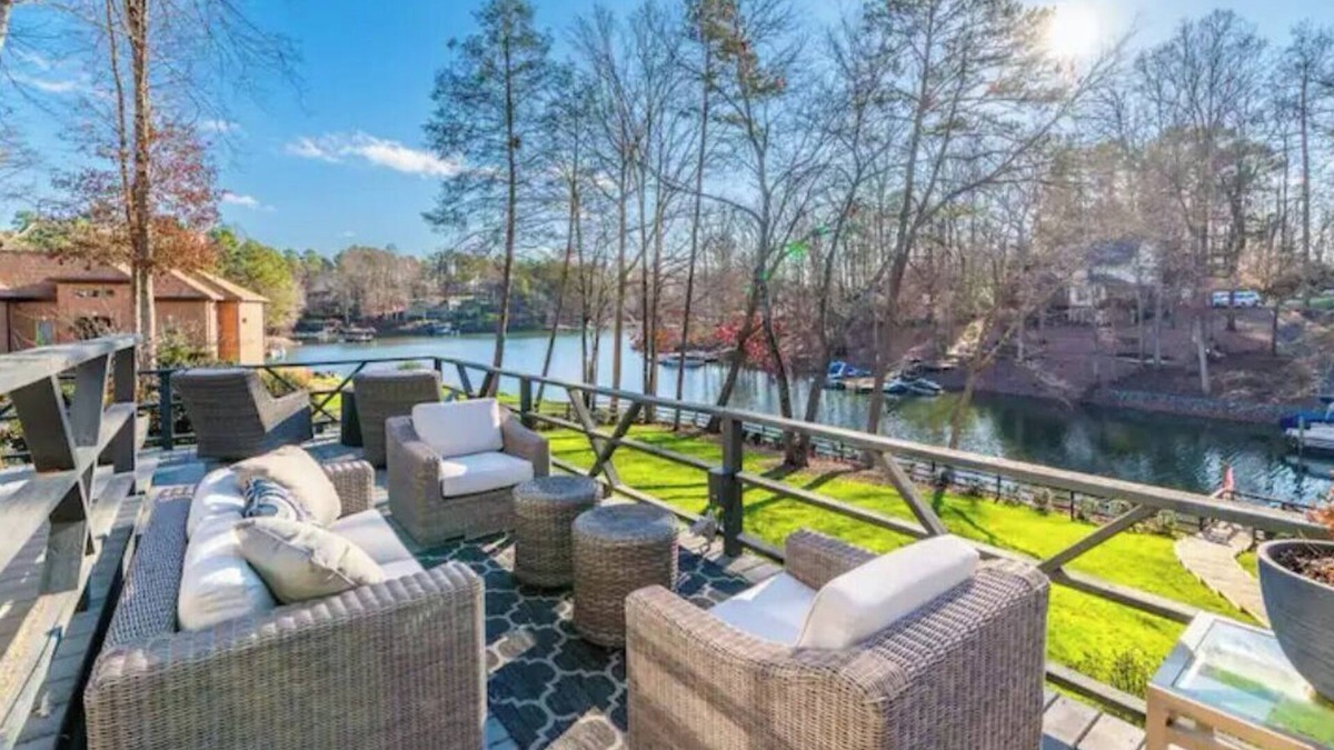 Mooresville House | The Big Chill on Lake Norman