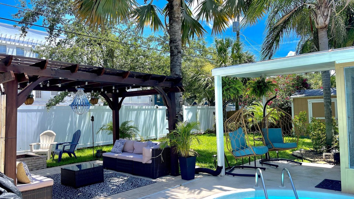 Sun Bay South House | The Big Guava Retreat-3b2b/POOL/FIRE PIT/BBQ/PET FRIENDLY/