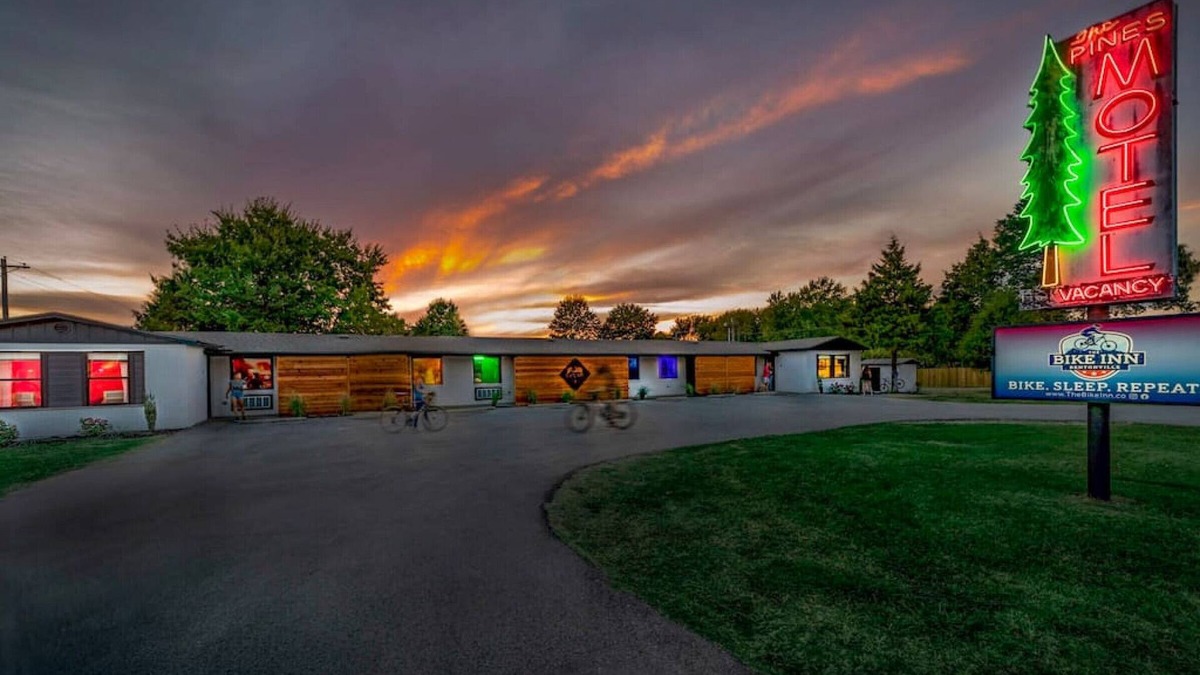Bentonville Cabin | The Bike Inn Takeover-13 rooms & 16 beds sleeps 32