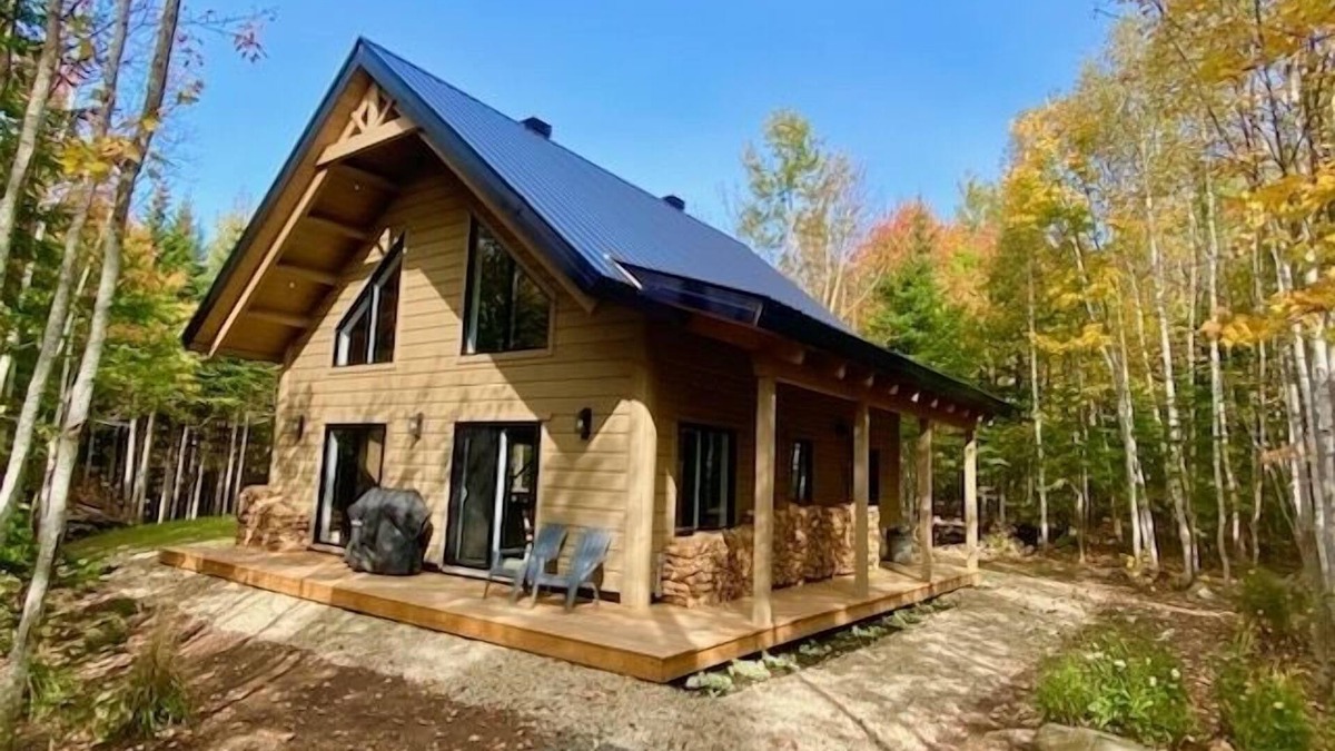 Saint-Tite-des-Caps Ski Chalet | The Birch House - Cottage with spa located 10 min from Le Massif de Charlevoix