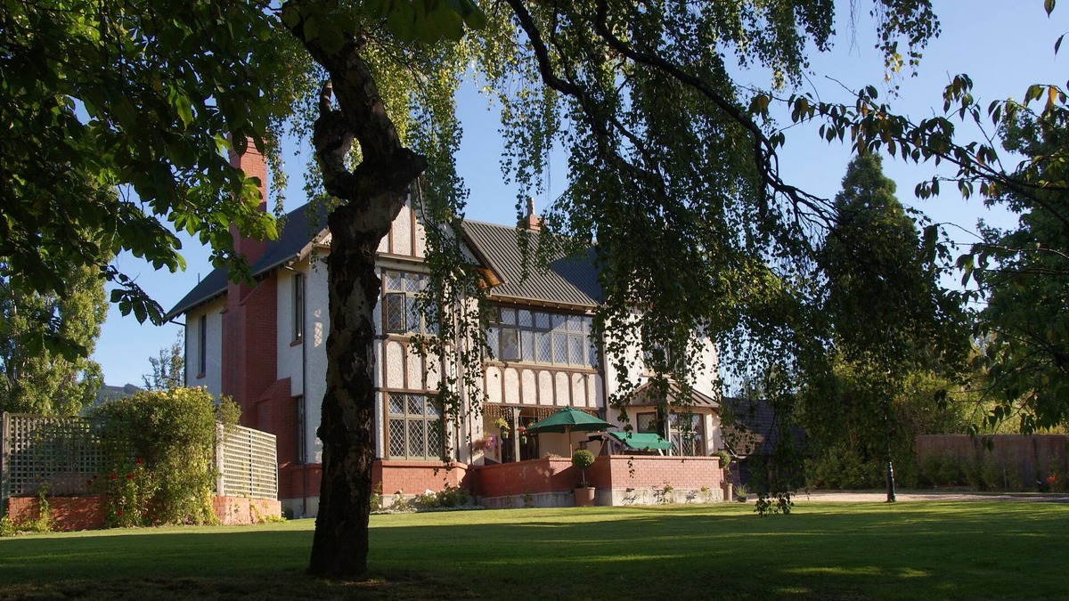 East Taieri Bed & Breakfast | The Birches Bed & Breakfast